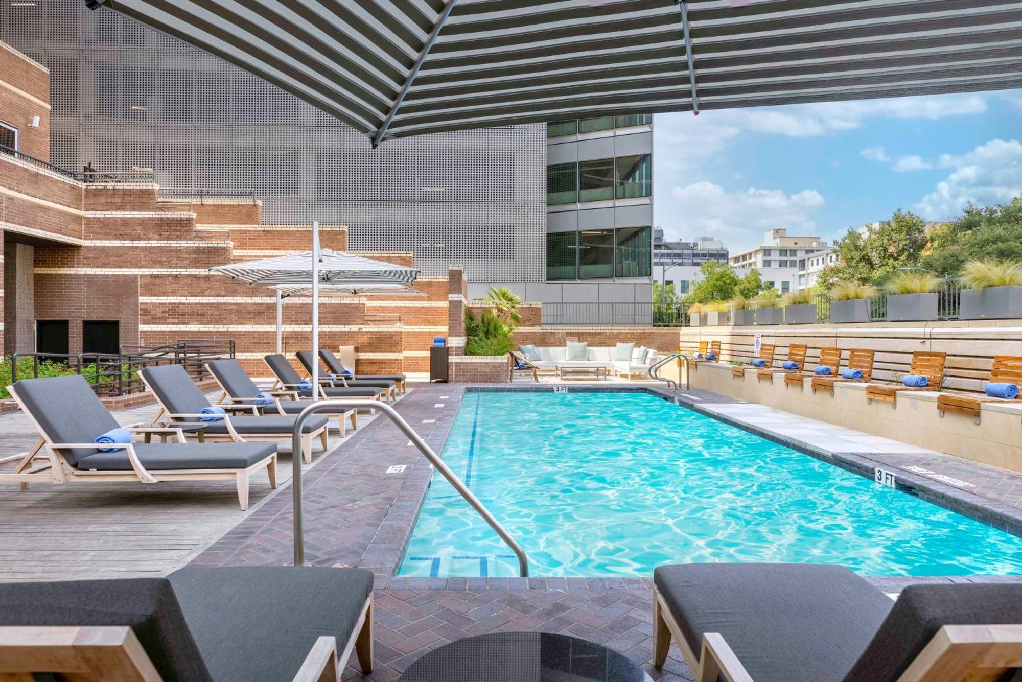 Doubletree Suites By Hilton Austin Downtown Capitol Exteriér fotografie